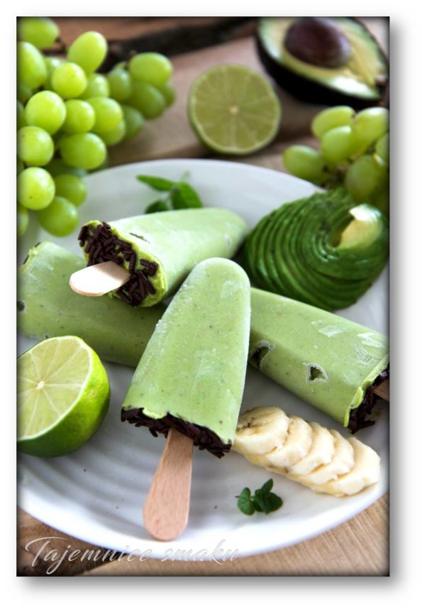 zielone-lody-i-smoothie-awokado-banan-winogrona-sok-z-limonki-listki-miety