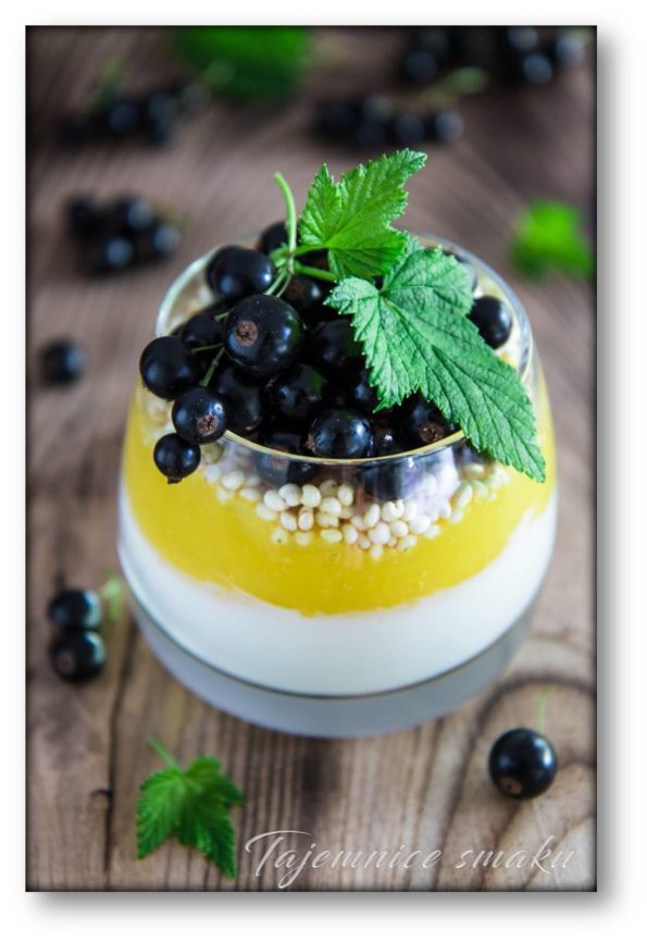 deser-mango-czarna-porzeczka-jogurt-jagla
