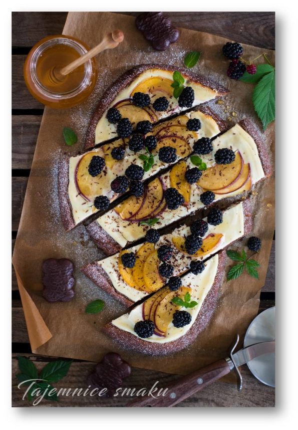gingerbread-pizza-ricotta-cheese-fruit-and-honey