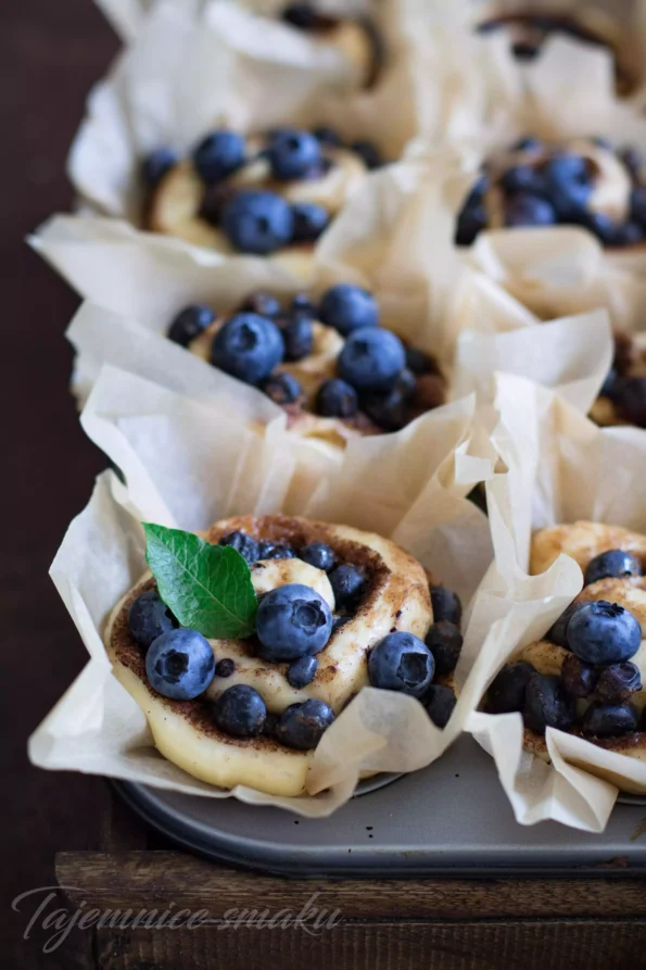 Blueberry cinnamon rolls 