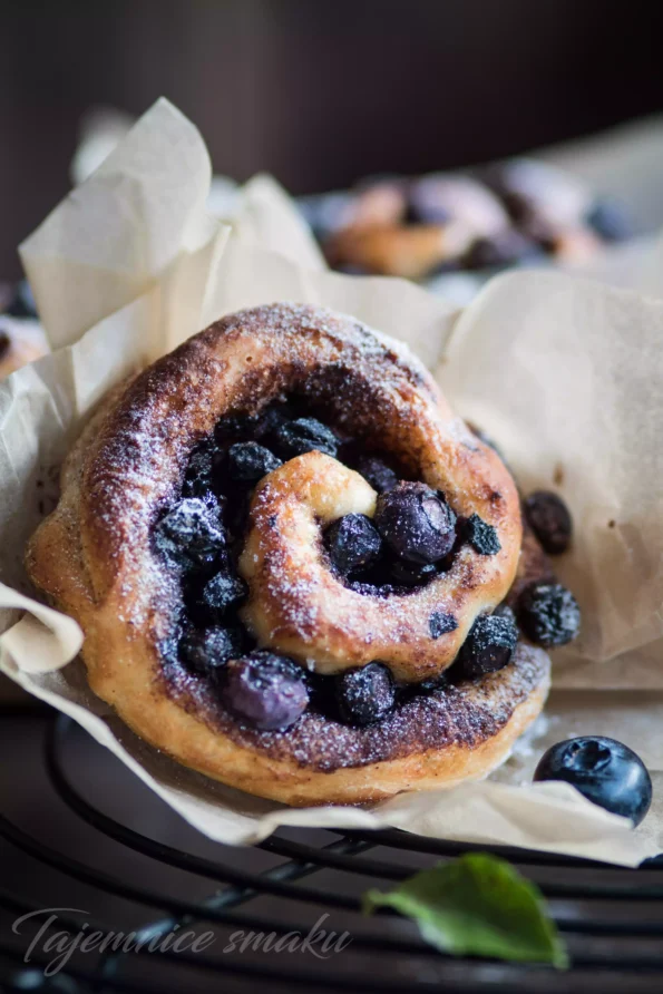 Blueberry cinnamon rolls 