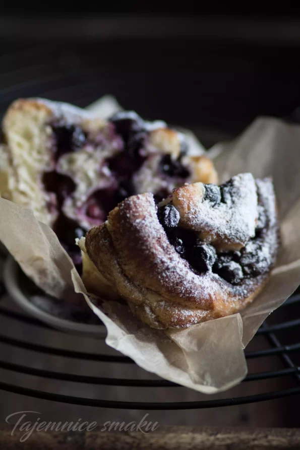 Blueberry cinnamon rolls 