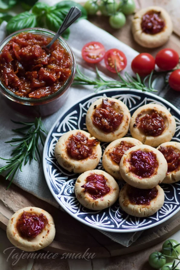 Cheese shortbread cookies with tomato jam