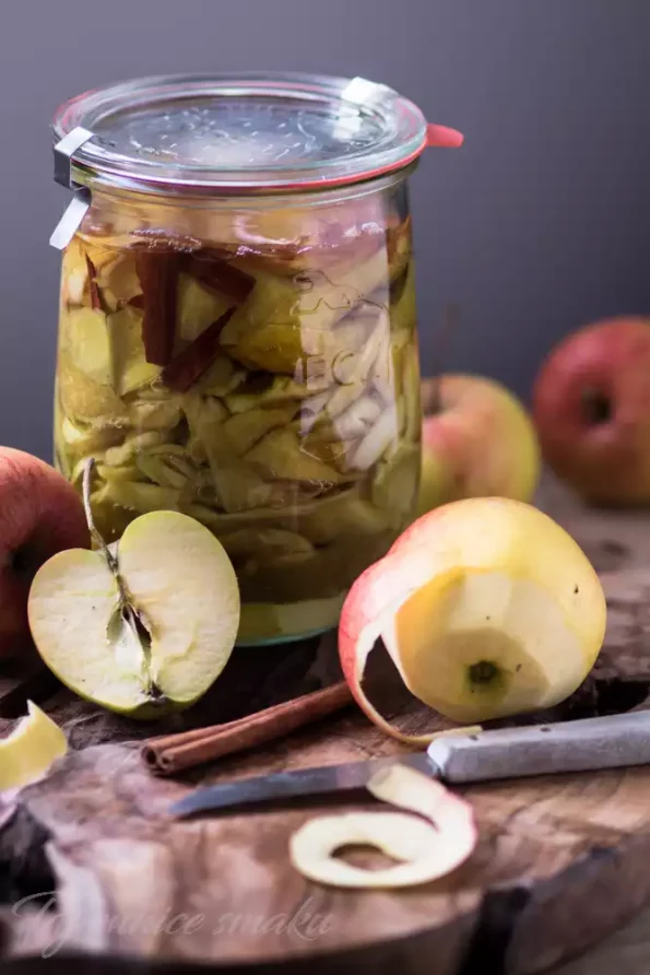homemade-apple-vinegar-with-peel-apple-vinegar-with-cinnamon