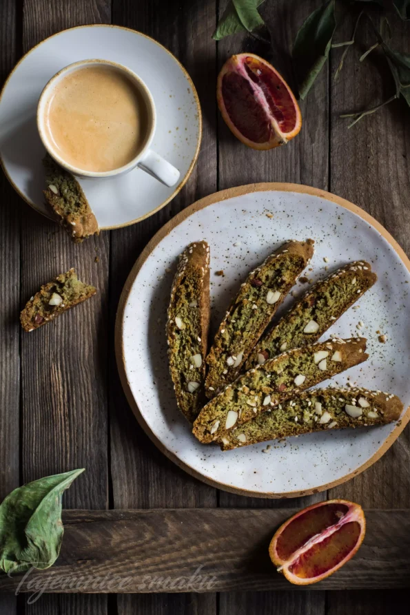 Pomarańczowe ciasteczka z migdałami. Paximadia - grecka wersja biscotti