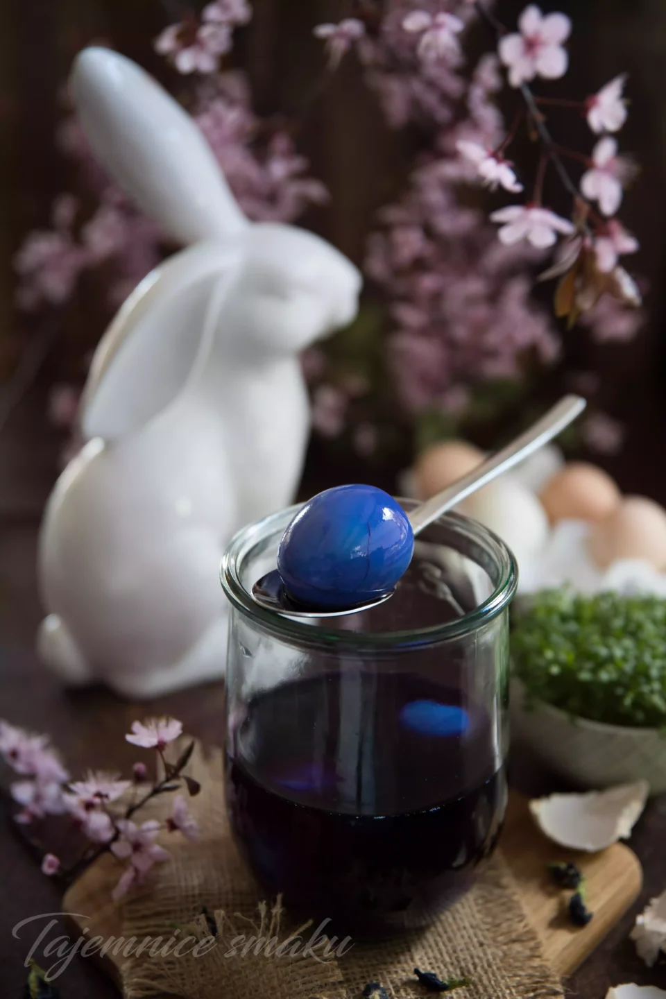 Niebieskie jajka naturalny barwnik wilkanoc