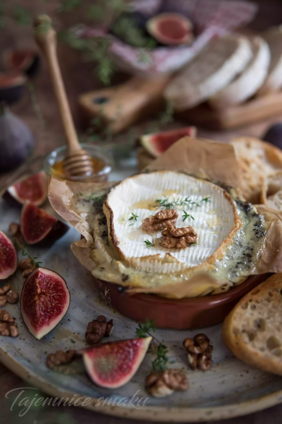 Pieczony ser camembert z pastą truflową