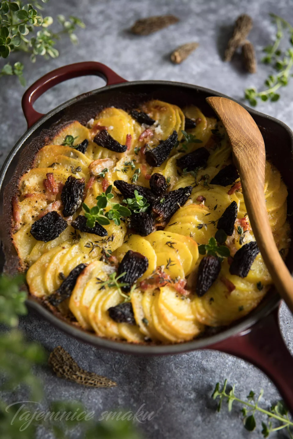 ziemniaki-gratin-ze-smardzami-i-boczkiem-zapiekanka-ziemniaczana-z-grzybami
