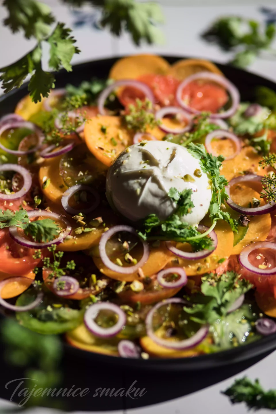 sałatka pomidory brzoskwinie burrata
