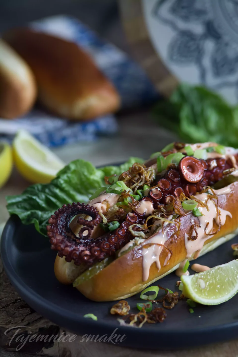 hot dog z ośmiornicą