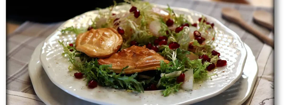 salata-frisee-z-goralskim-wedzonym-serkiem