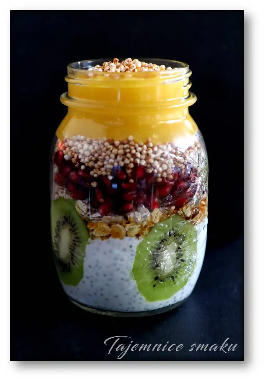 owsianka-w-sloiku-z-kiwi-mango-i-granatem