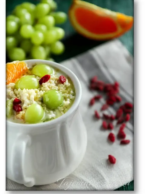 kasza-jaglana-z-winogronami-pomarancza-jagodami-goji