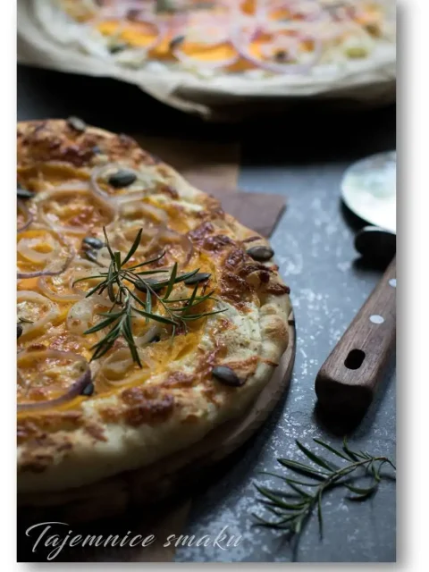 pizza-bianca-z-ricotta-mozzarella-dynia-i-rozmarynem