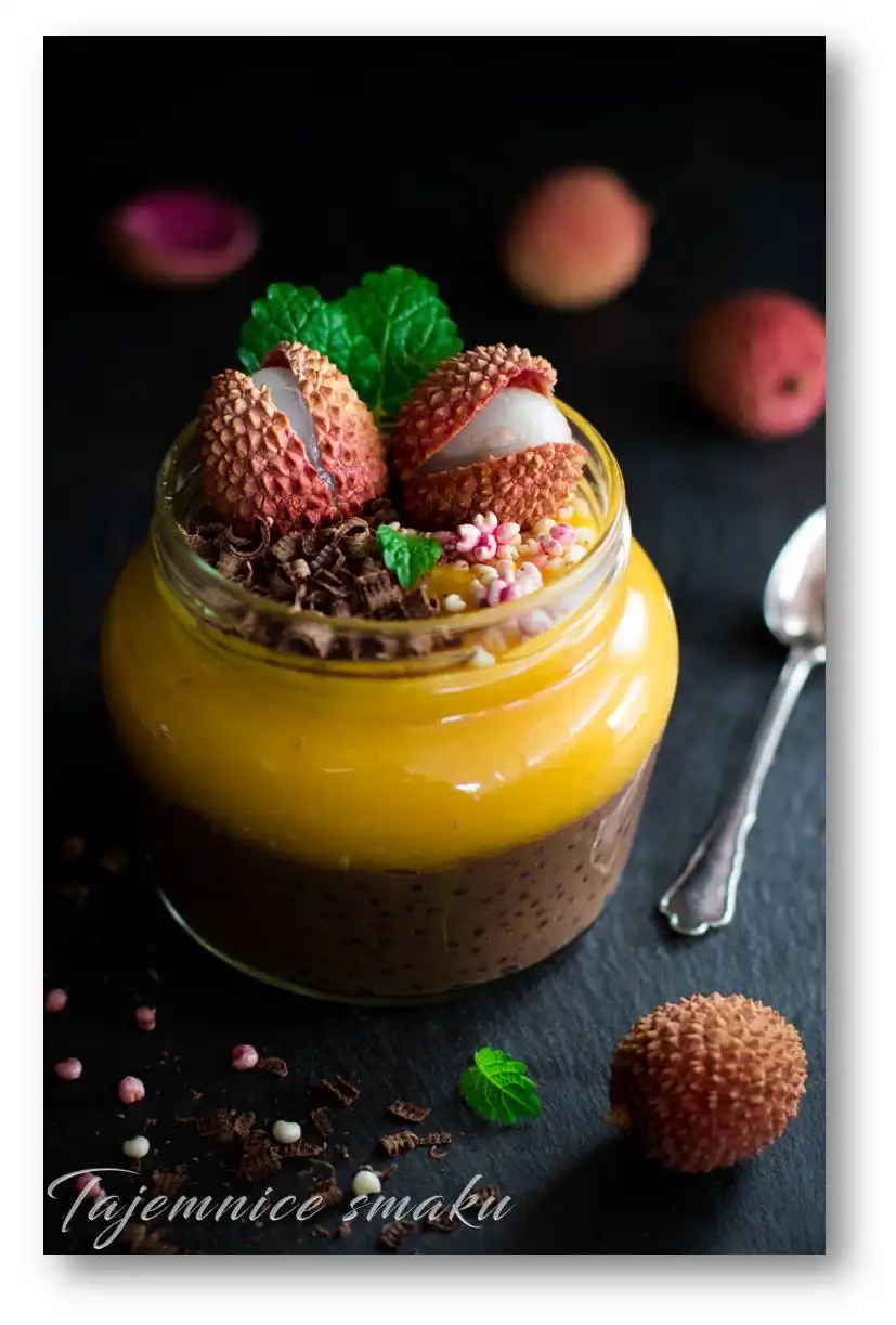 czekoladowy-pudding-z-tapioki-z-mleczkiem-kokosowym-i-mango