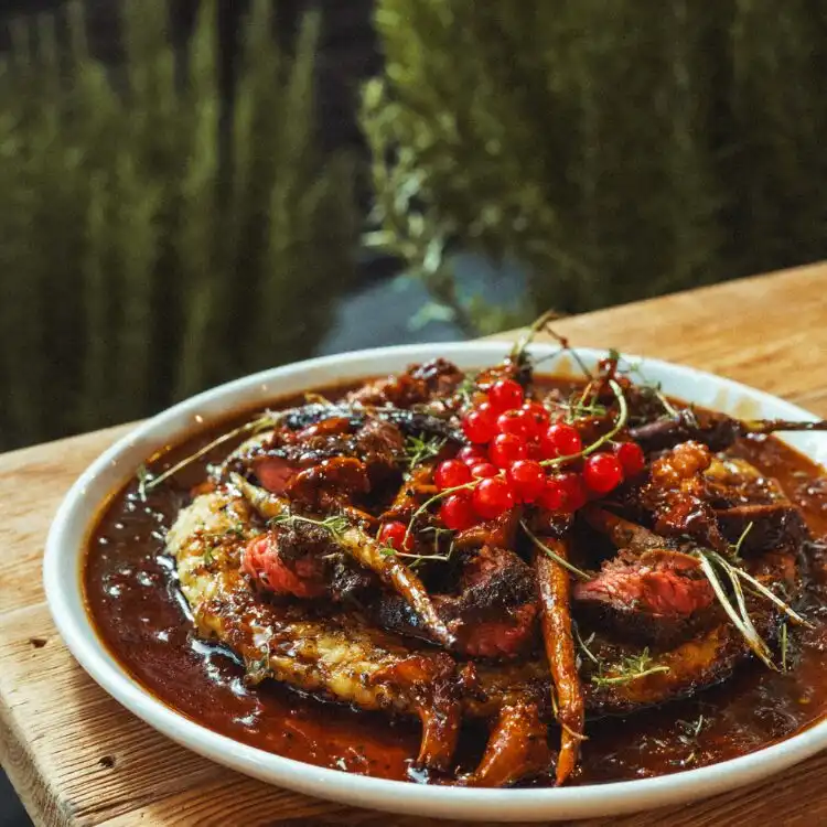 rosti-ziemniaczane-z-baweta-sous-vide-kurkami-i-karmelizowana-marchewka