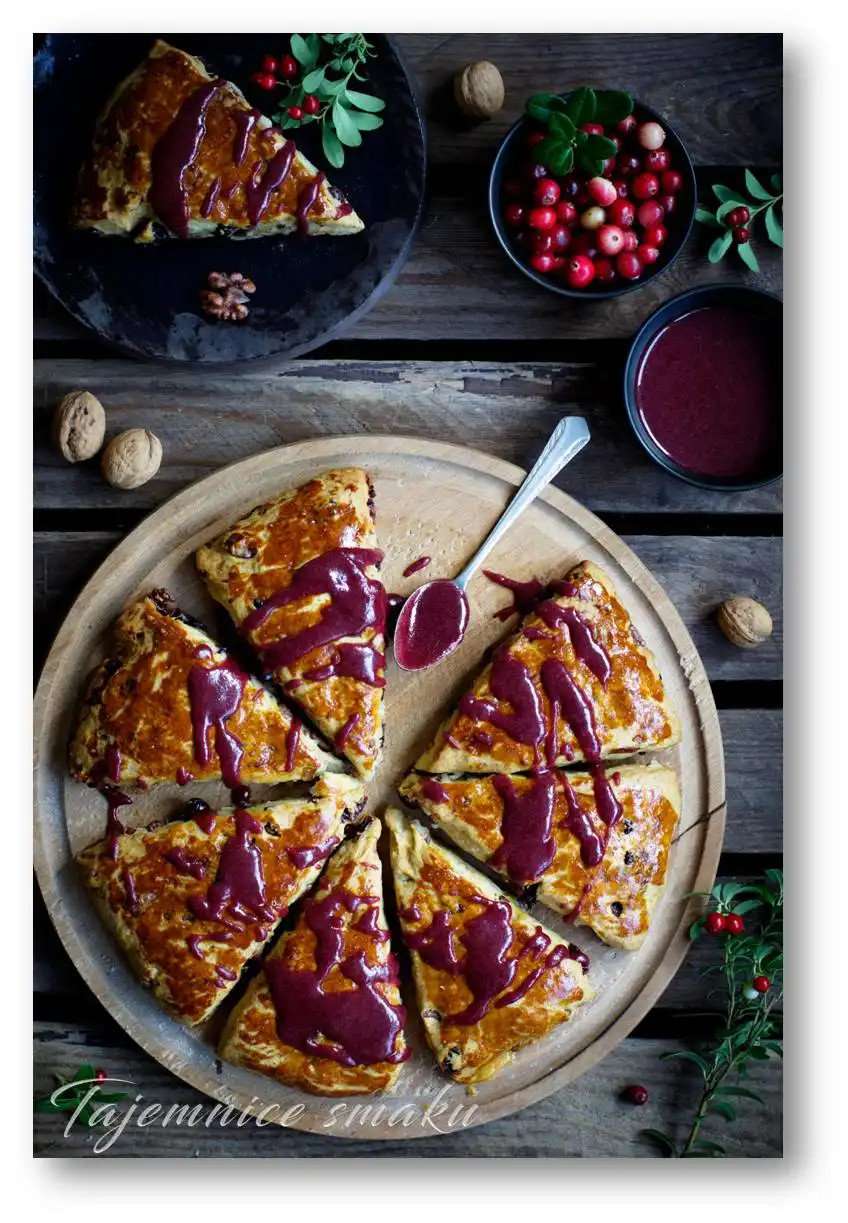 orkiszowe-kruche-buleczki-z-zurawinowym-lukrem-cranberry-scones