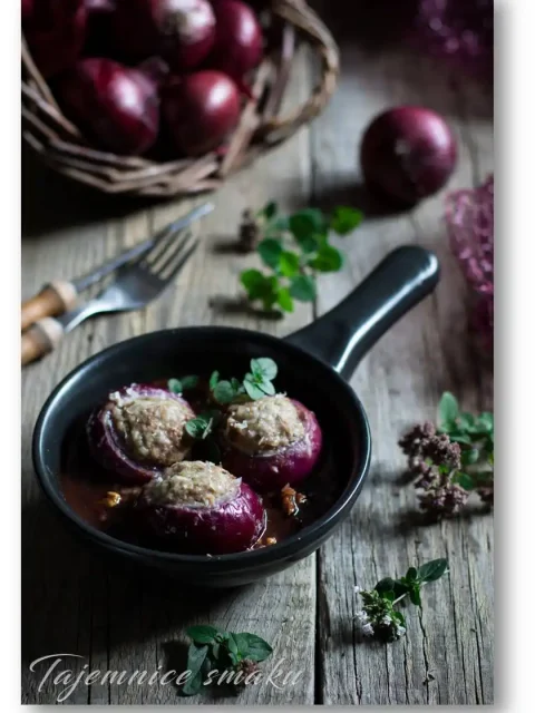 cebule-faszerowane-miesem-i-zapiekane-pod-parmezanem