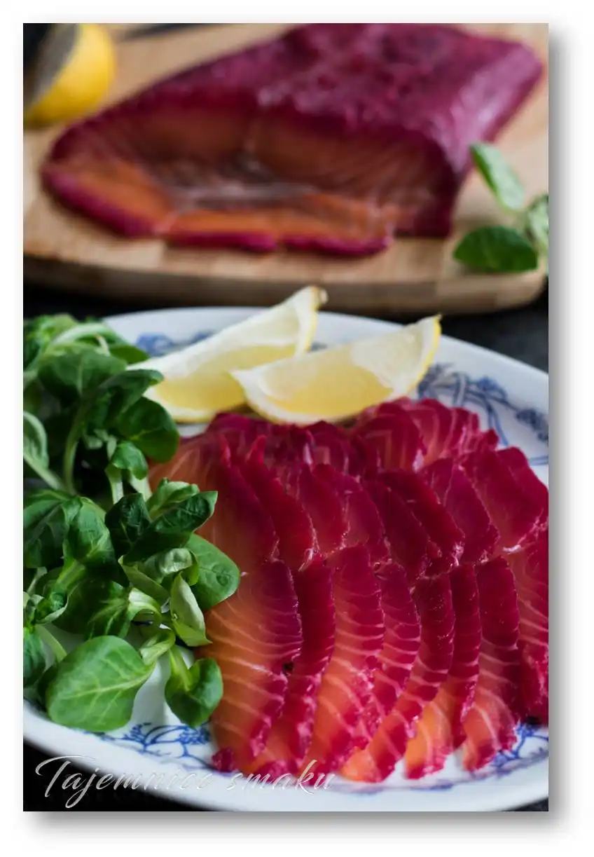 gravlax-w-buraczkach-marynowany-surowy-losos