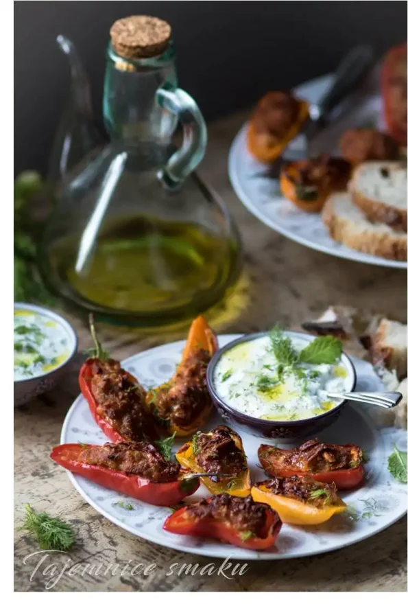 grillowane papryczki z halloumi i mielonym mięsem