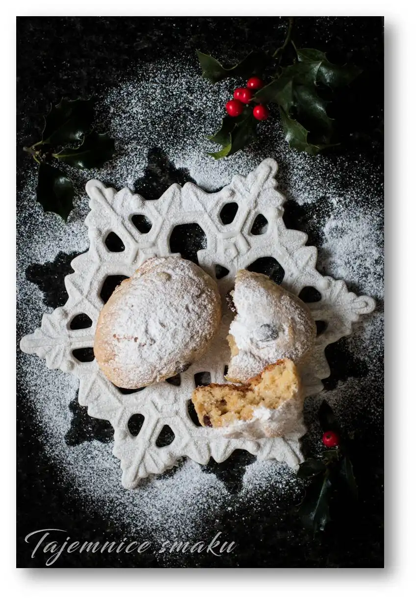 mini-stollen-czyli-mini-wersja-strucli-bozonarodzeniowej-z-marcepanem-twarogiem-i-bakaliami