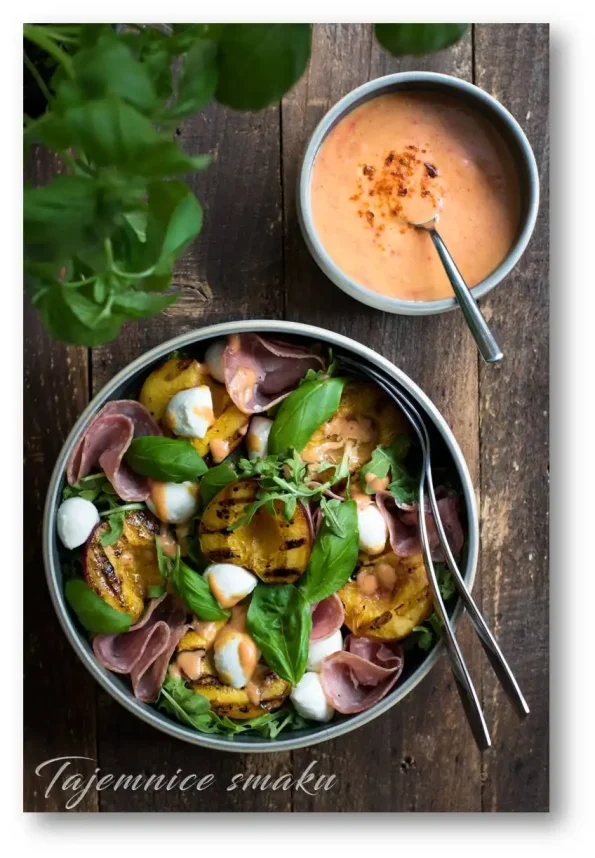 salatka-z-grillowanymi-nektarynkami-i-kindziukiem