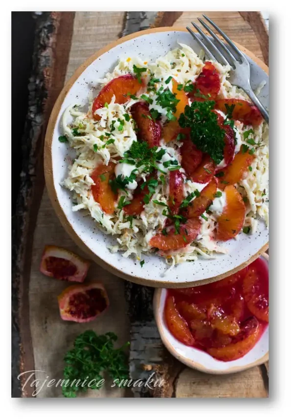 salatka-z-selera-i-pomaranczy-z-sosem-musztardowo-jogurtowym
