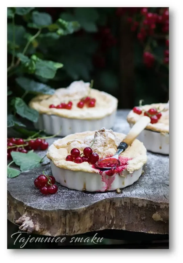 salzburger-nockerl-salzburskie-wzgorza-czyli-slodki-suflet-z-czerwonymi-porzeczkami