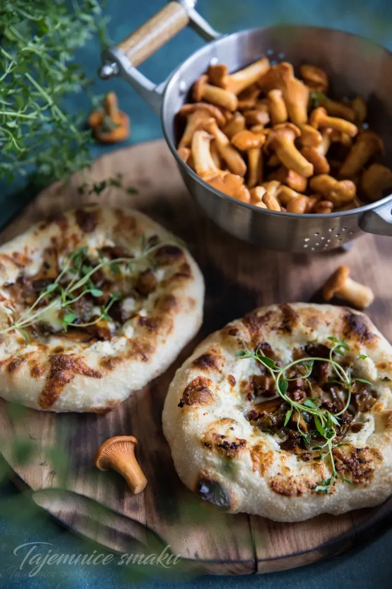 mini pizza pizzerinki z ricottą i kurkami grzybami